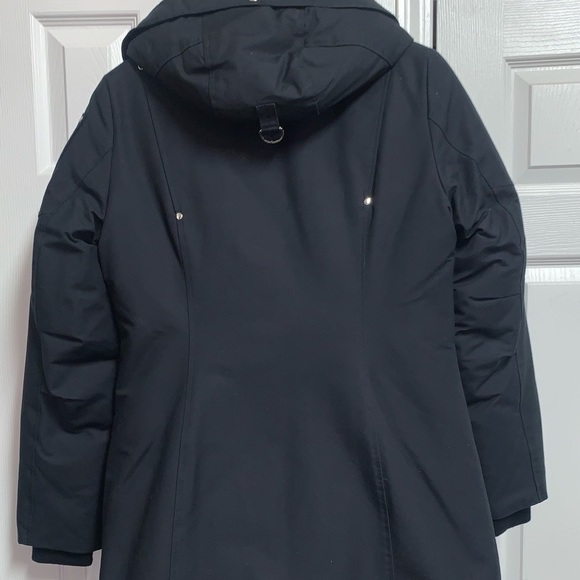 Ready for the cold weather with a Moose Knuckles new Stirling Parka - Picture 3 of 7